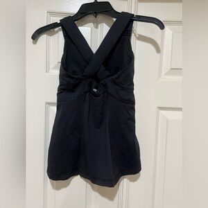 Lululemon Tank Top Cross Back Built in Bra Black‎  Size 4 Yoga Gym Training
